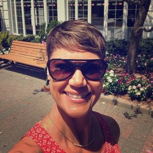 Meet your Posher, Dina